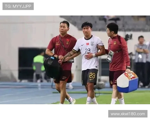 💡早报：国足东亚杯首战失利再度暴露防守短板进攻端缺乏有效配合